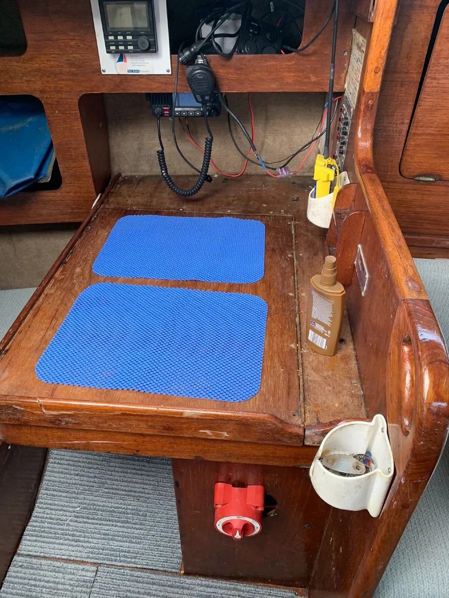Sigma 33 Fin Keel  cruiser/racer - Image 2