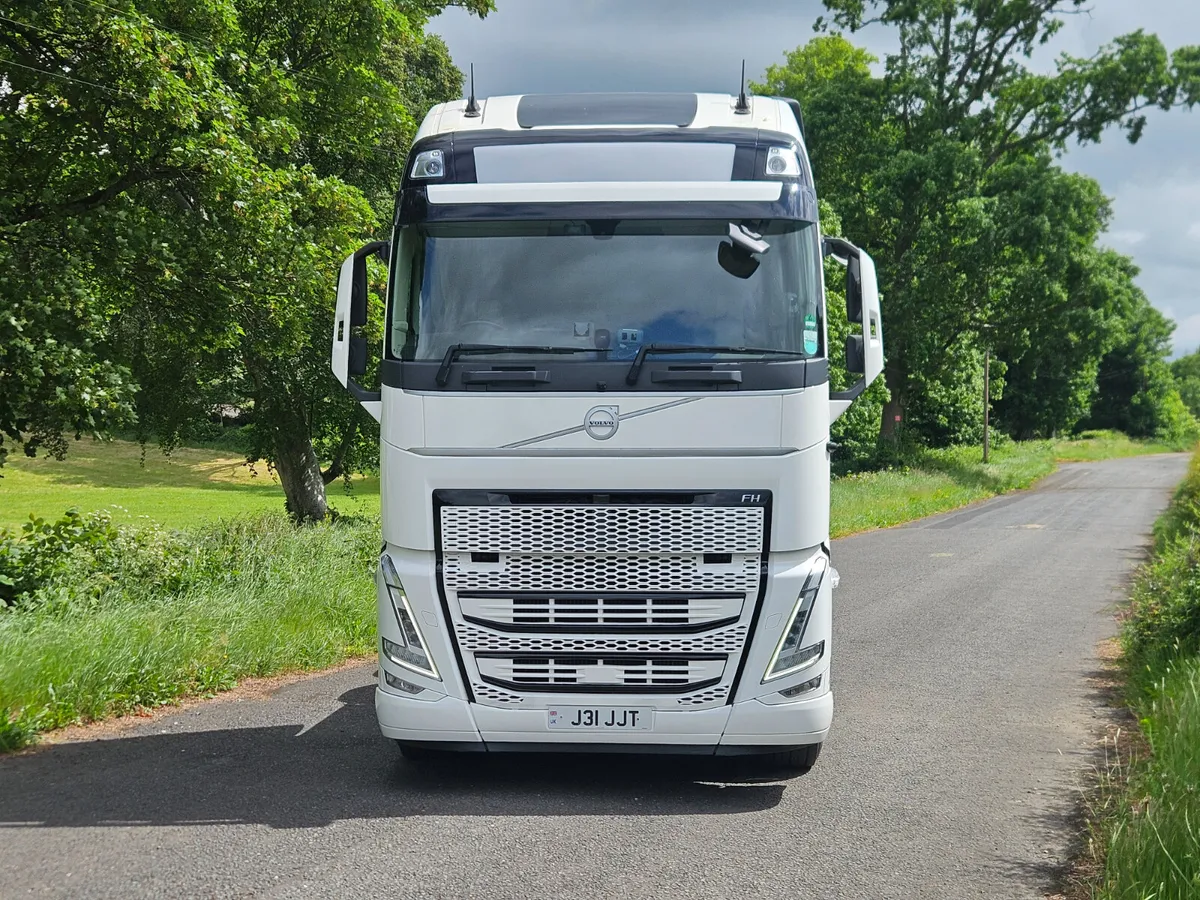 2023 (73) VOLVO FH VERSION 5 - Image 2