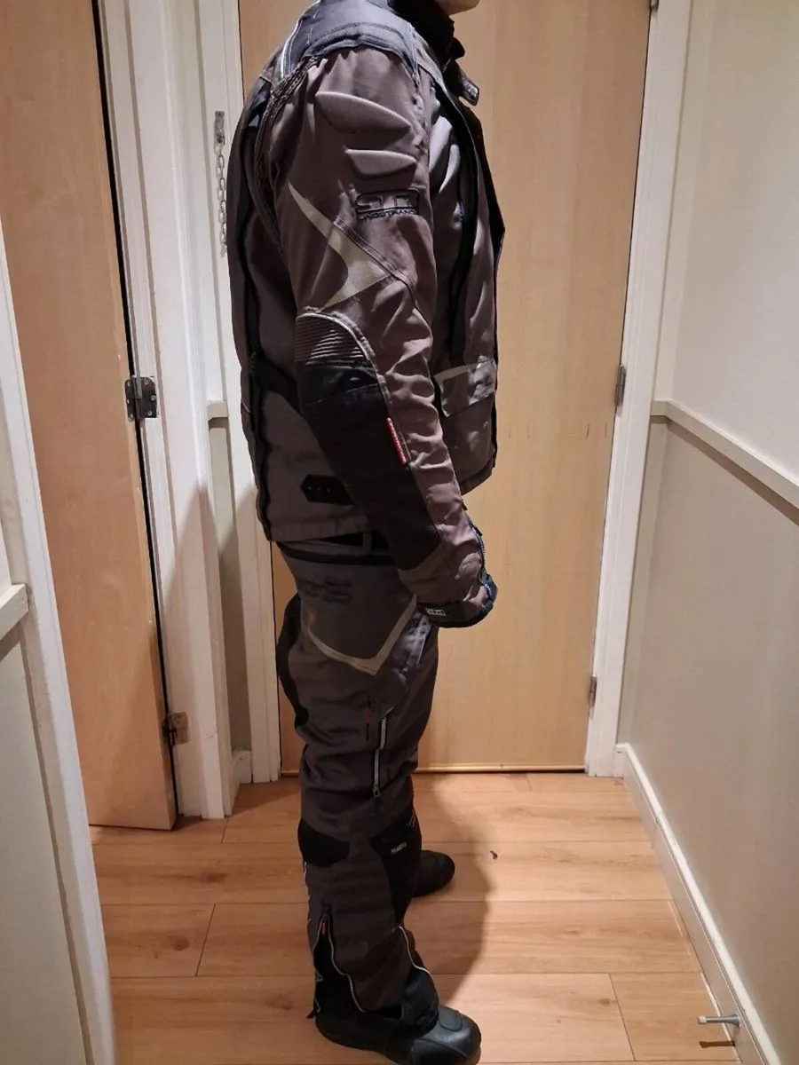 Motorbike gear ( Jacket, pants, boots) - Image 4
