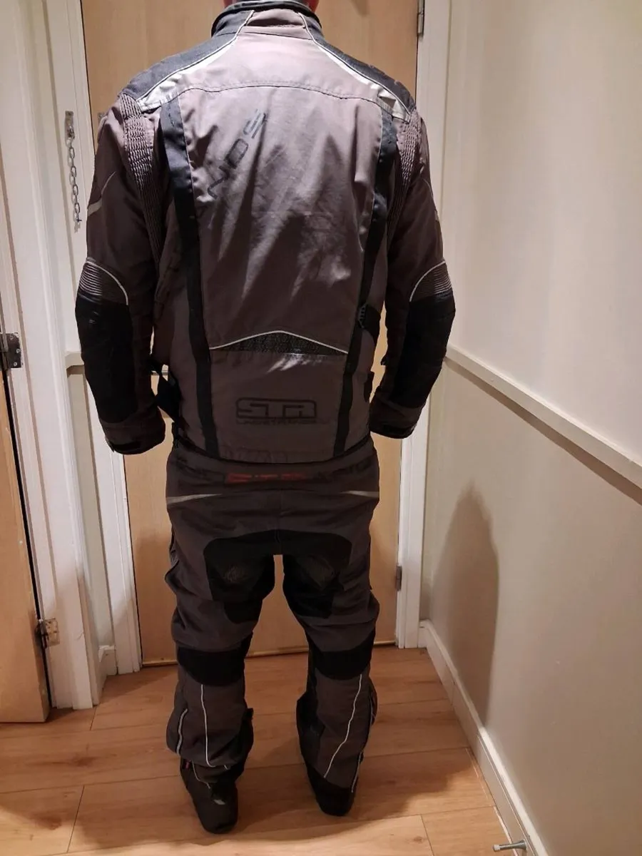 Motorbike gear ( Jacket, pants, boots) - Image 2