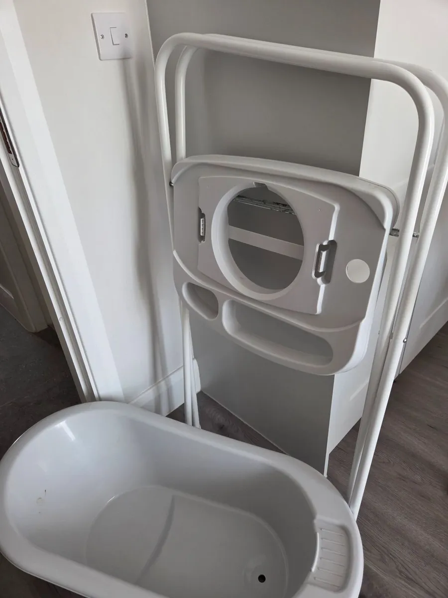 FREE - Baby high CHAIR & Bath - Image 2