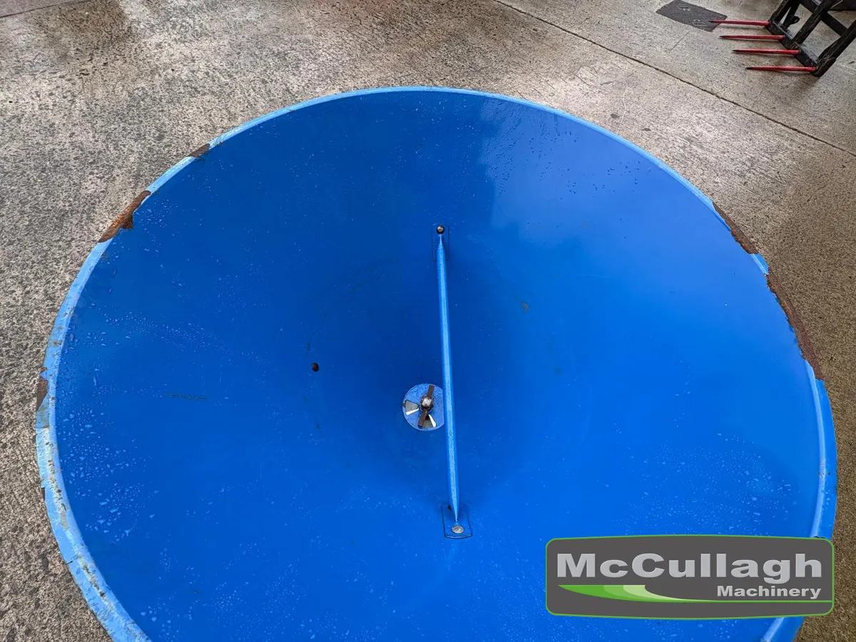 Used Fleming 5CWT Single Spinner Fertiliser Spread - Image 3
