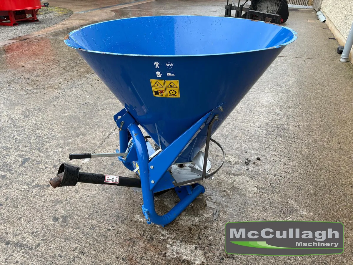 Used Fleming 5CWT Single Spinner Fertiliser Spread - Image 1