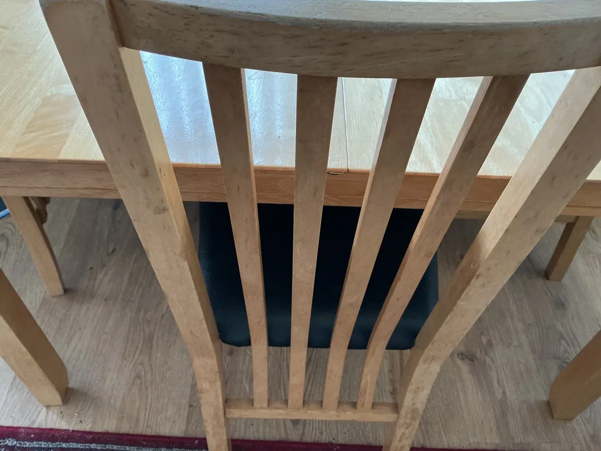 Lovely Table and chairs - Image 3