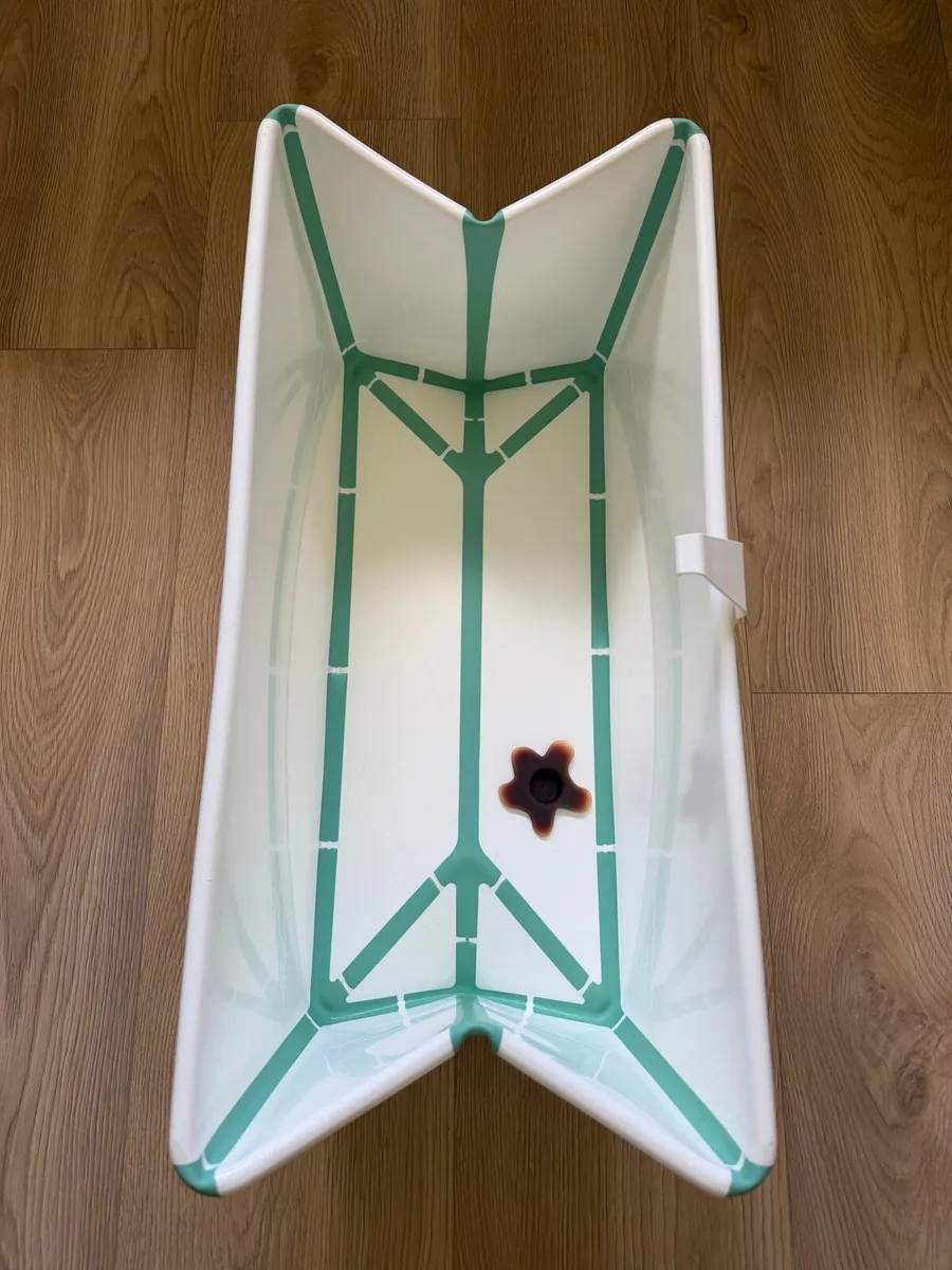 Stokke baby bathtub - Image 1