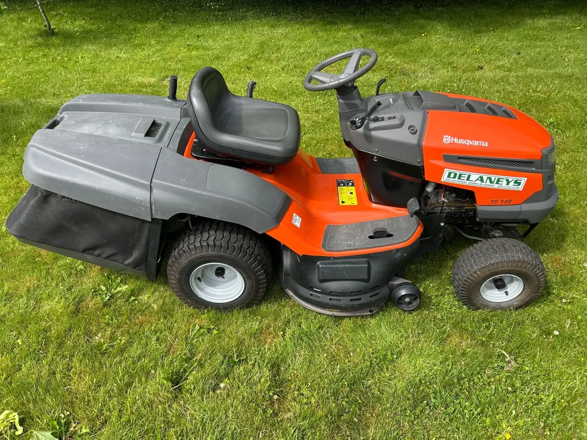 Husqvarna TC138 Ride on lawnmower - Image 2