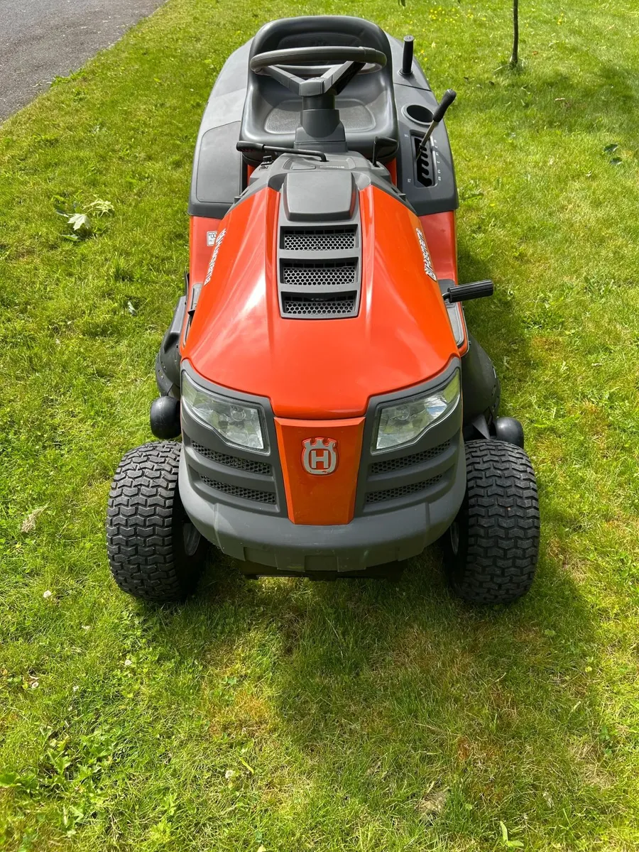 Husqvarna TC138 Ride on lawnmower - Image 3