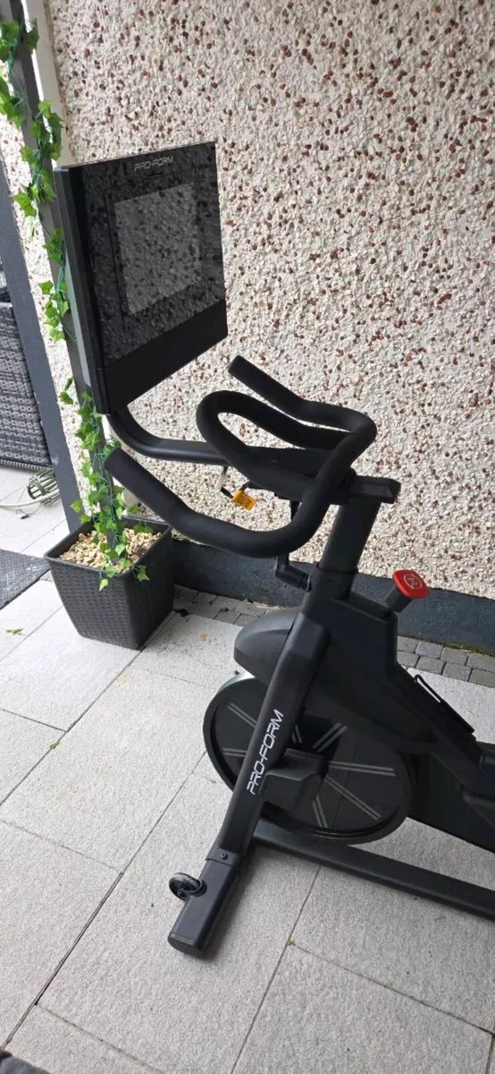 ProForm Carbon Pro 10 Studio Bike - Image 2