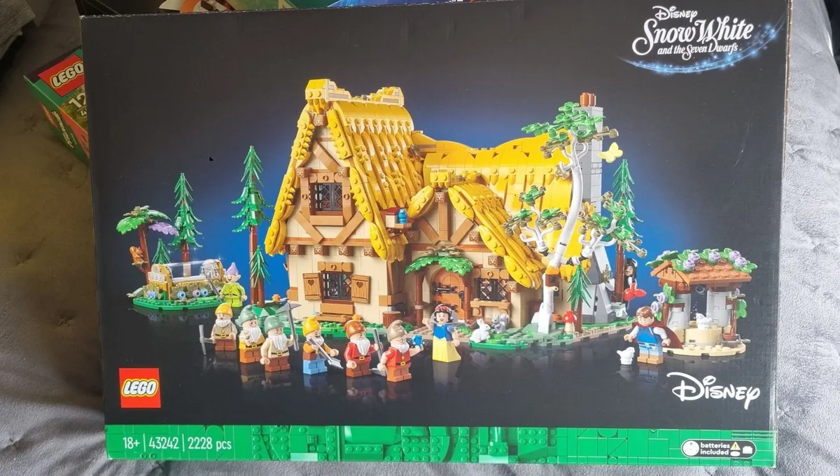 Lego Icons- Snow White & the Seven Dwarfs- 432 - Image 1