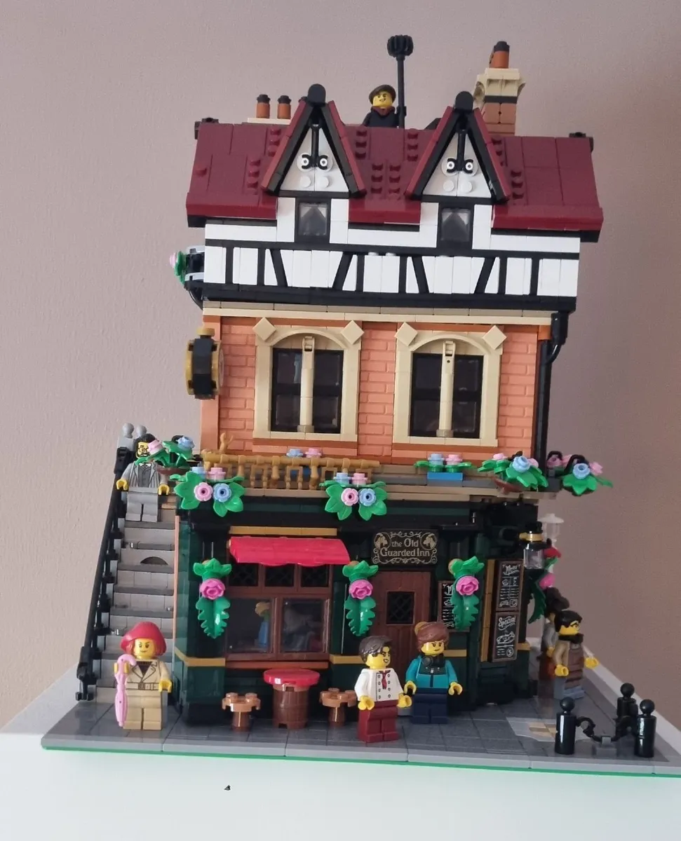Lego Icons- Tudor Corner 10350 - Image 1