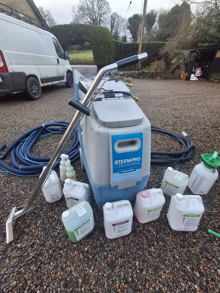 Carpet cleaning machine - Image 1