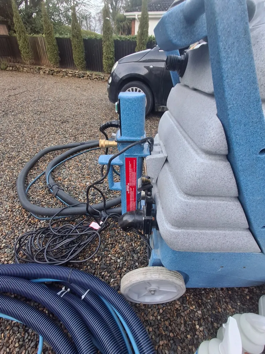 Carpet cleaning machine - Image 4