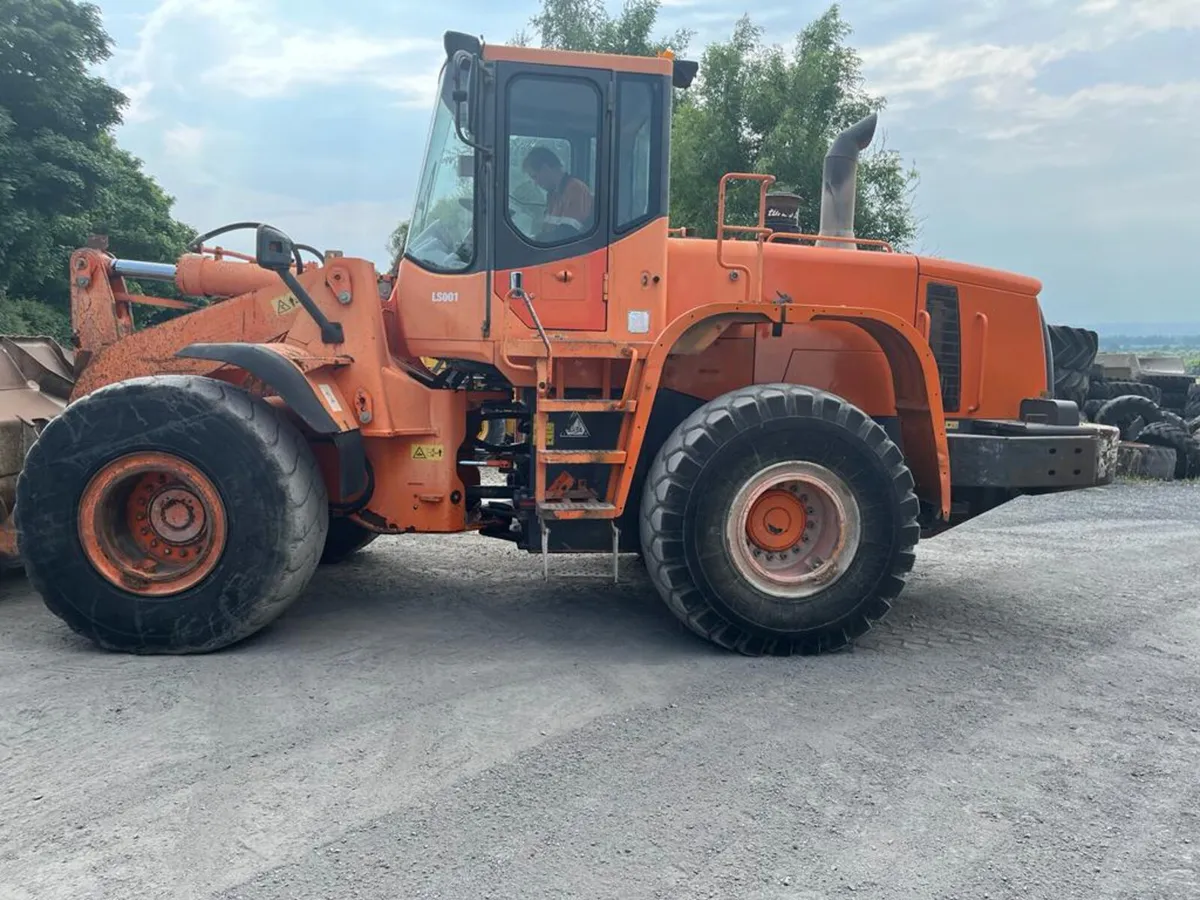 Doosan 300 Loading Shovel - Image 2