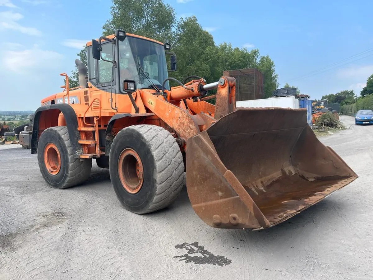 Doosan 300 Loading Shovel - Image 3