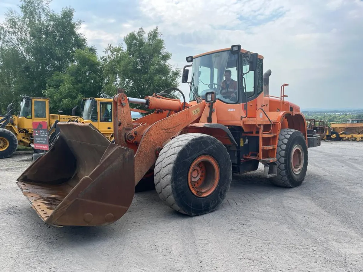 Doosan 300 Loading Shovel - Image 4