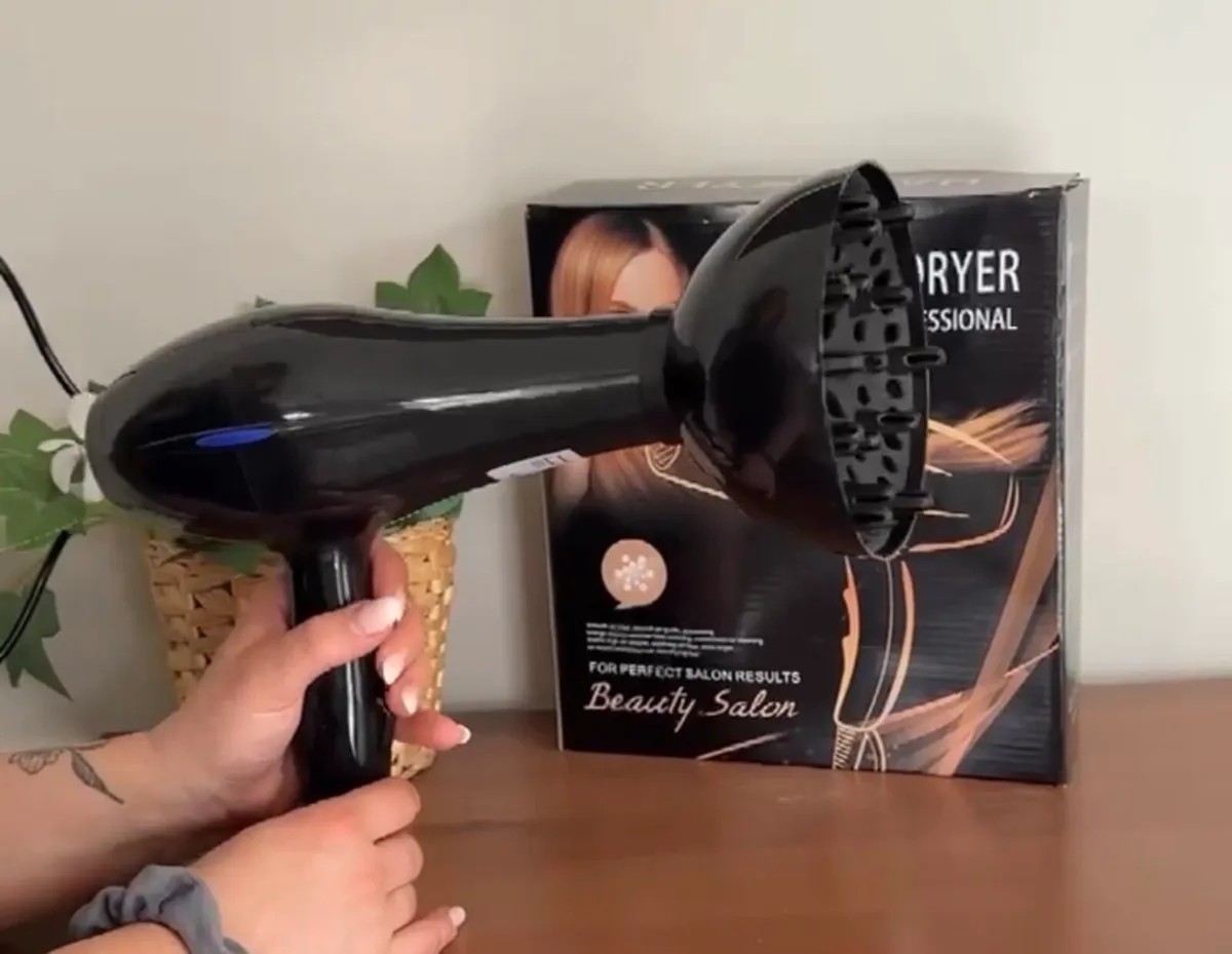 Hair dryers with two heads - Image 1