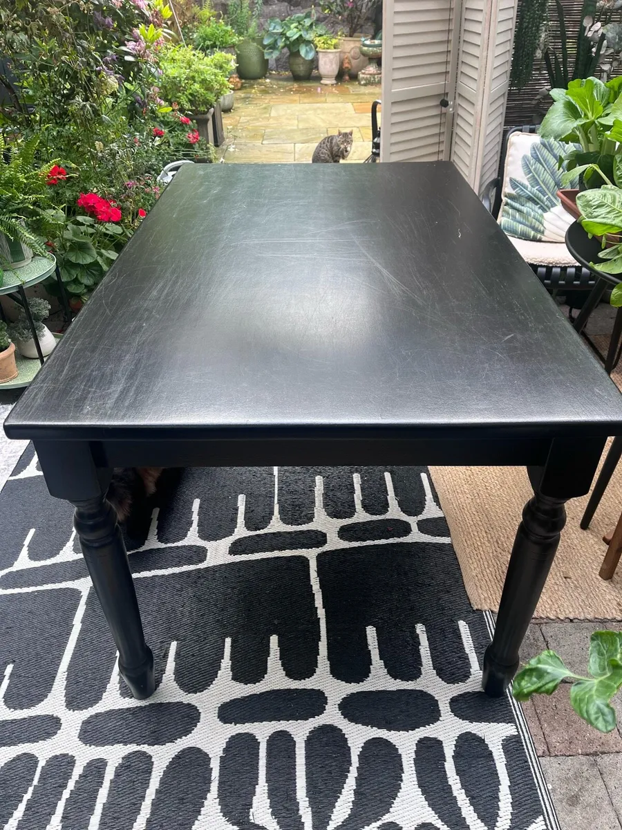 Dining table - Image 1