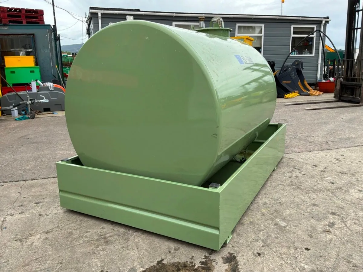 3000 litre FUEL BOWSER / STORAGE  TANK......783m. - Image 4