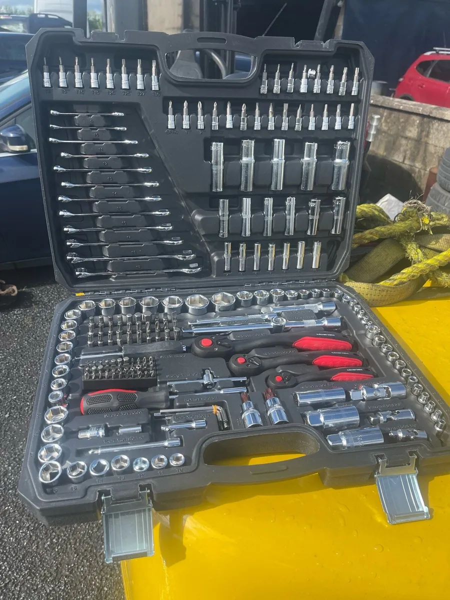 NEW SOCKET SETS - Image 1