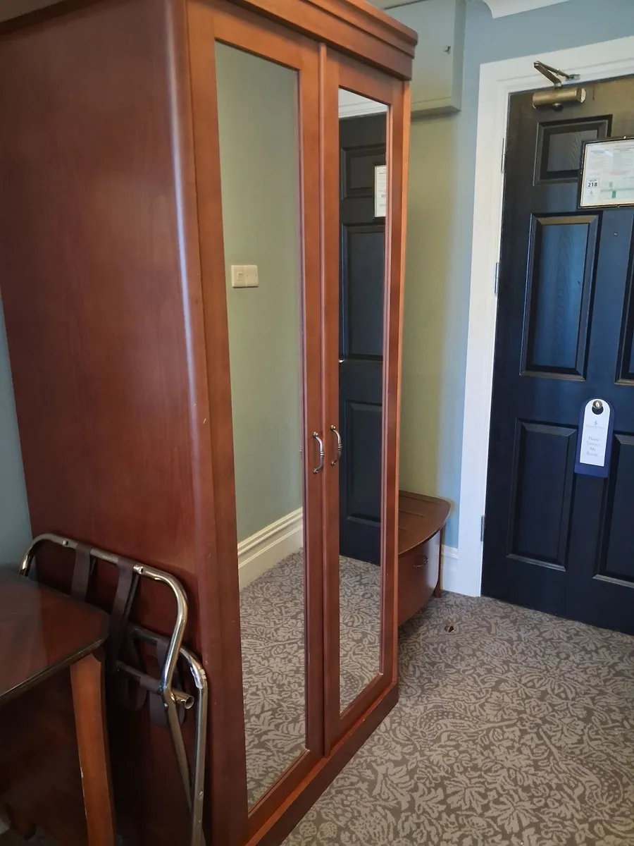 Hotel furniture - Image 1