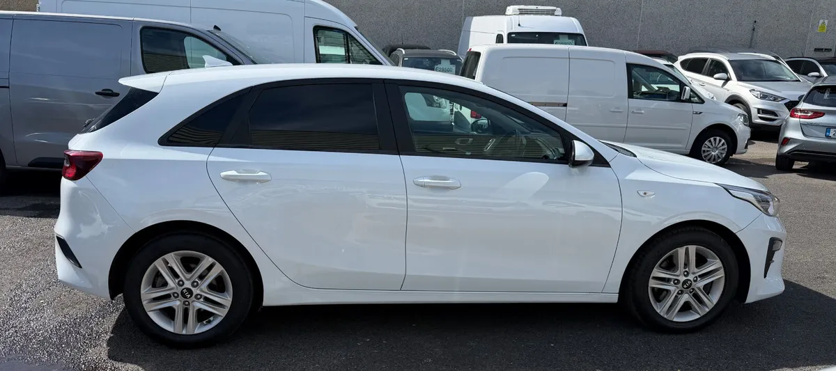 2021 Kia Ceed 98,000km Commercial - Image 3