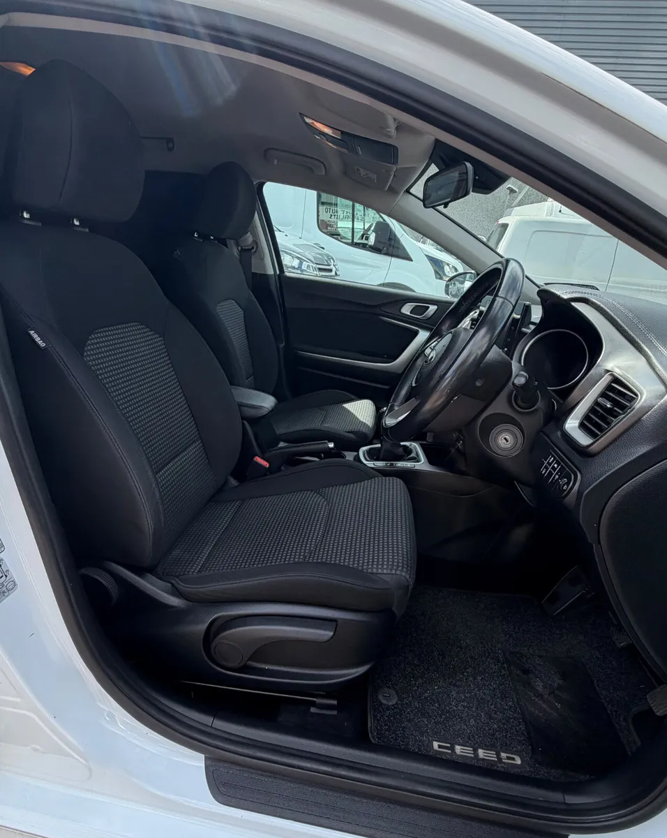 2021 Kia Ceed 98,000km Commercial - Image 4