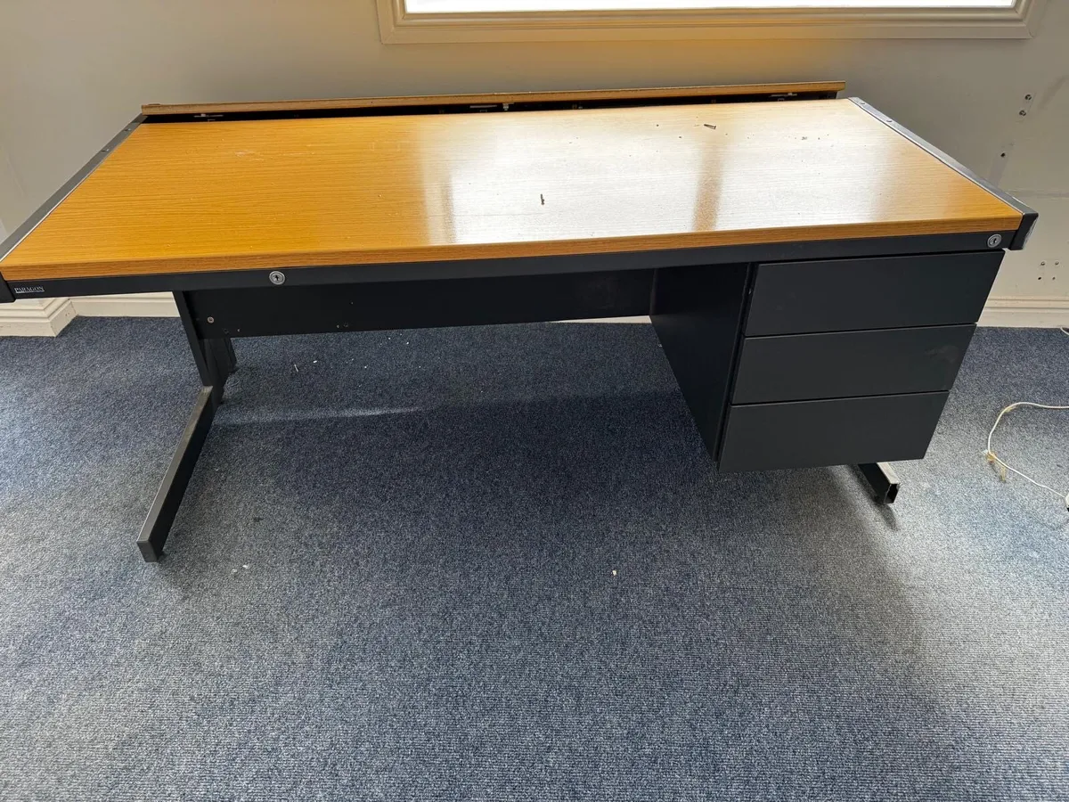 CLEARANCE SALE OFFICE CHAIRS, TABLES, SHELVES - Image 4