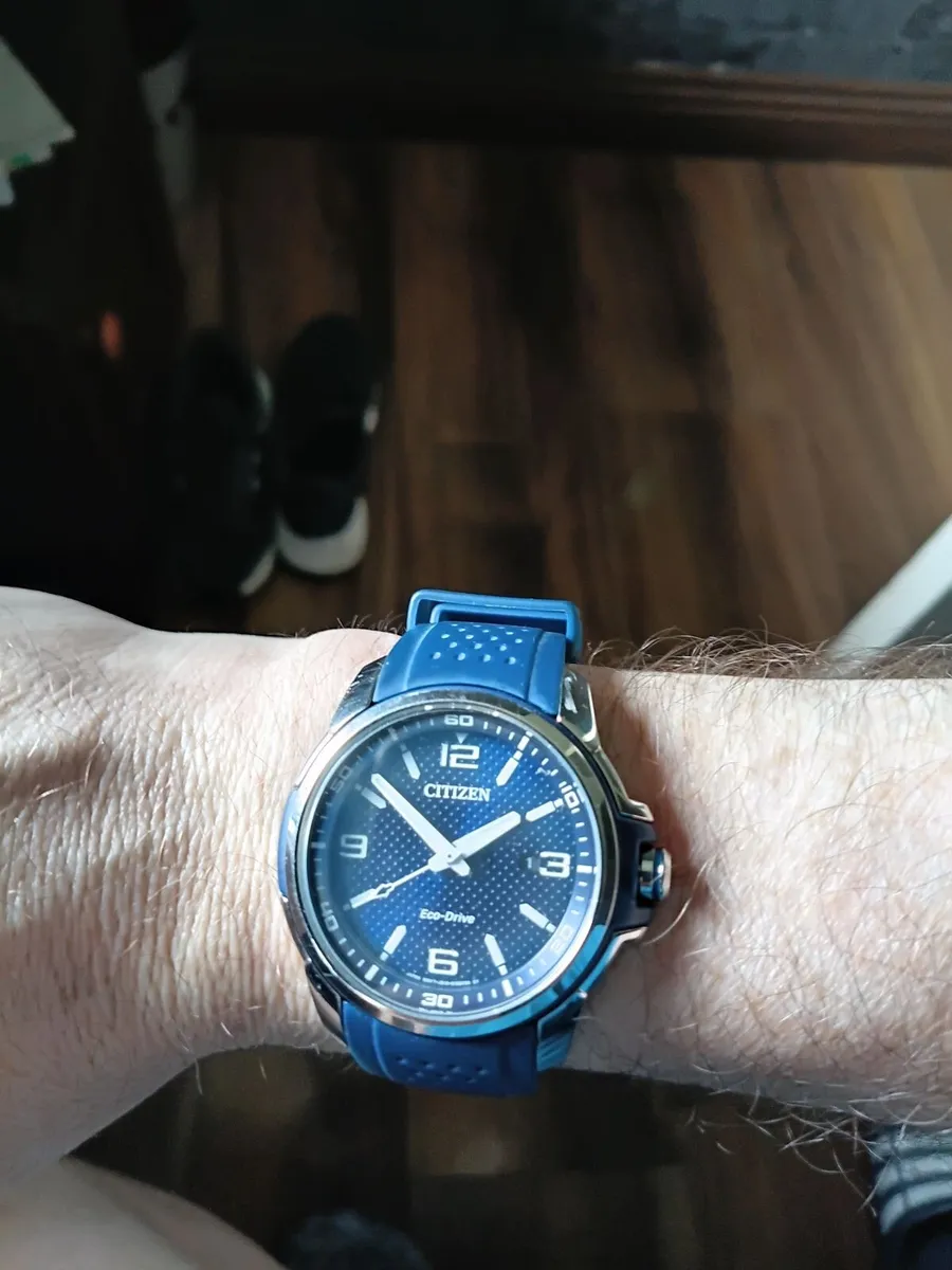 Beautiful watch only worn twice. - Image 2