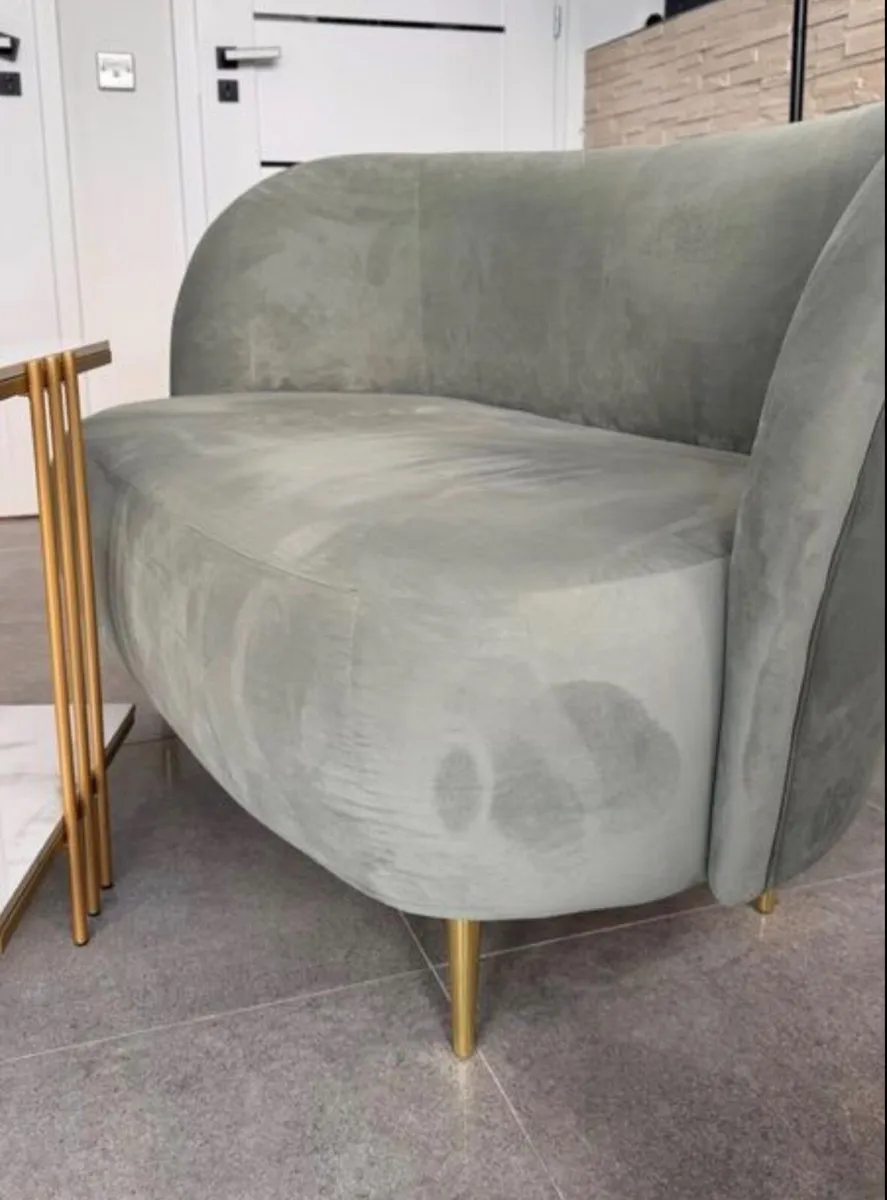 Beautiful matching lounge set Sofa and chair - Image 4