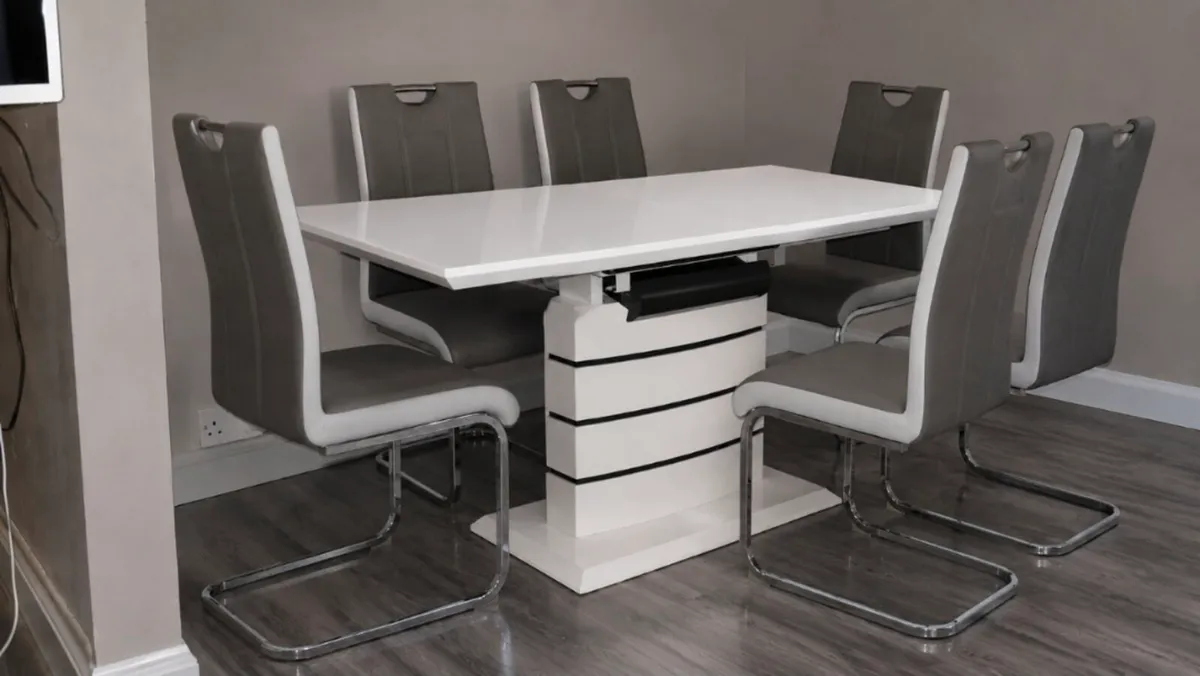 Kitchen Table & Chairs - Image 1