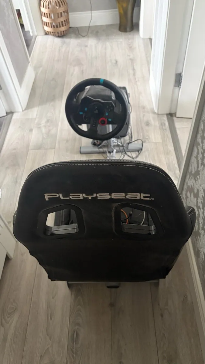 Logitech steering wheel and play seat - Image 1