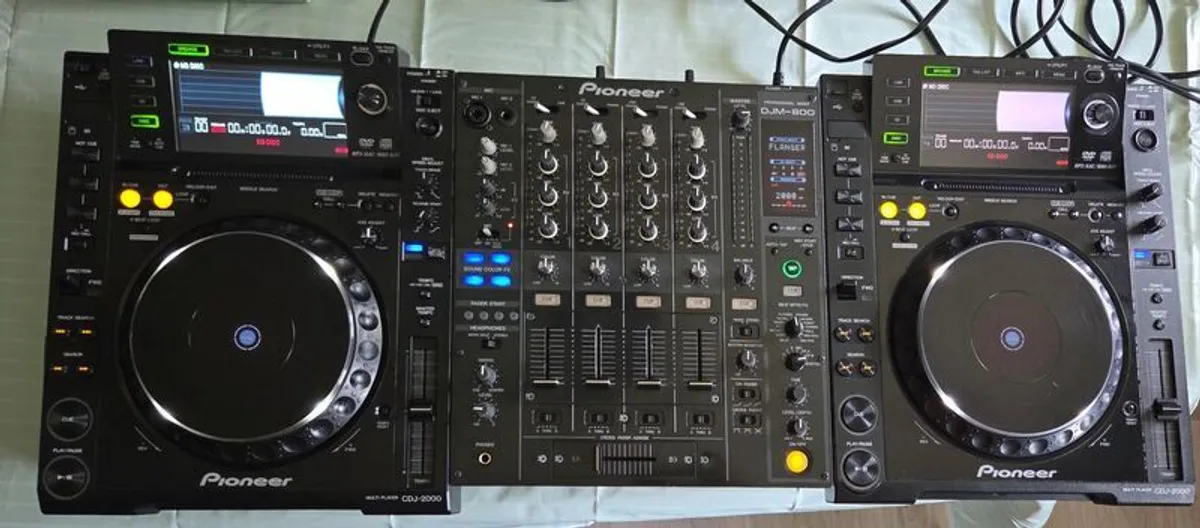 Cdj 2000 X 2 & Djm 800 - Image 1