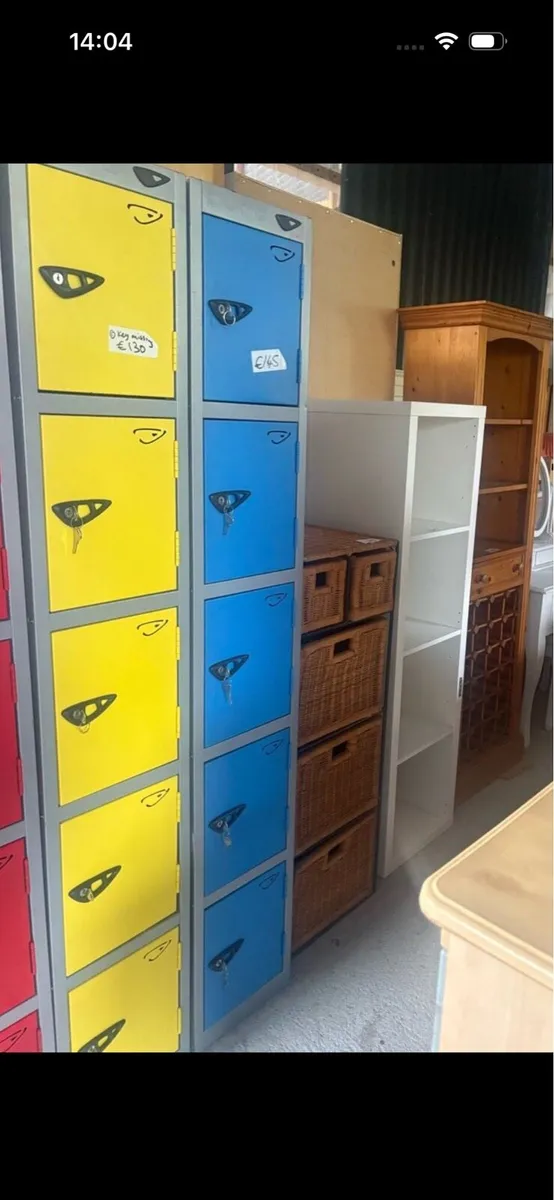 5 door locker with keys - Image 1