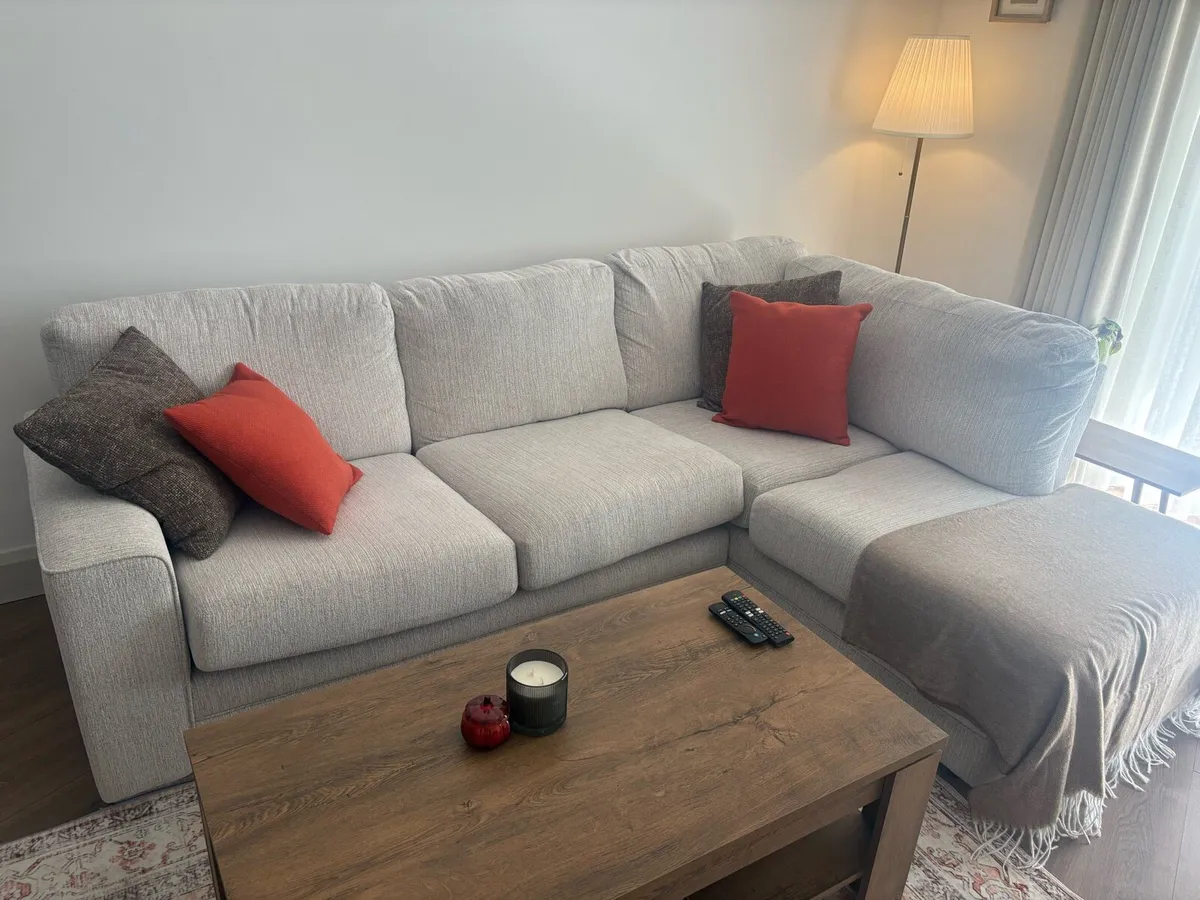 Corner couch - Image 1