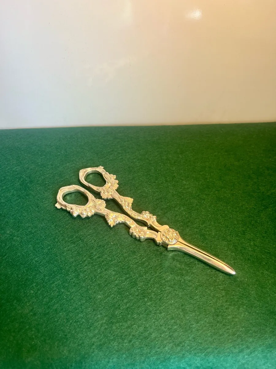 Victorian Grape Scissors - Image 2