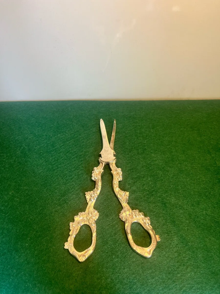 Victorian Grape Scissors - Image 4