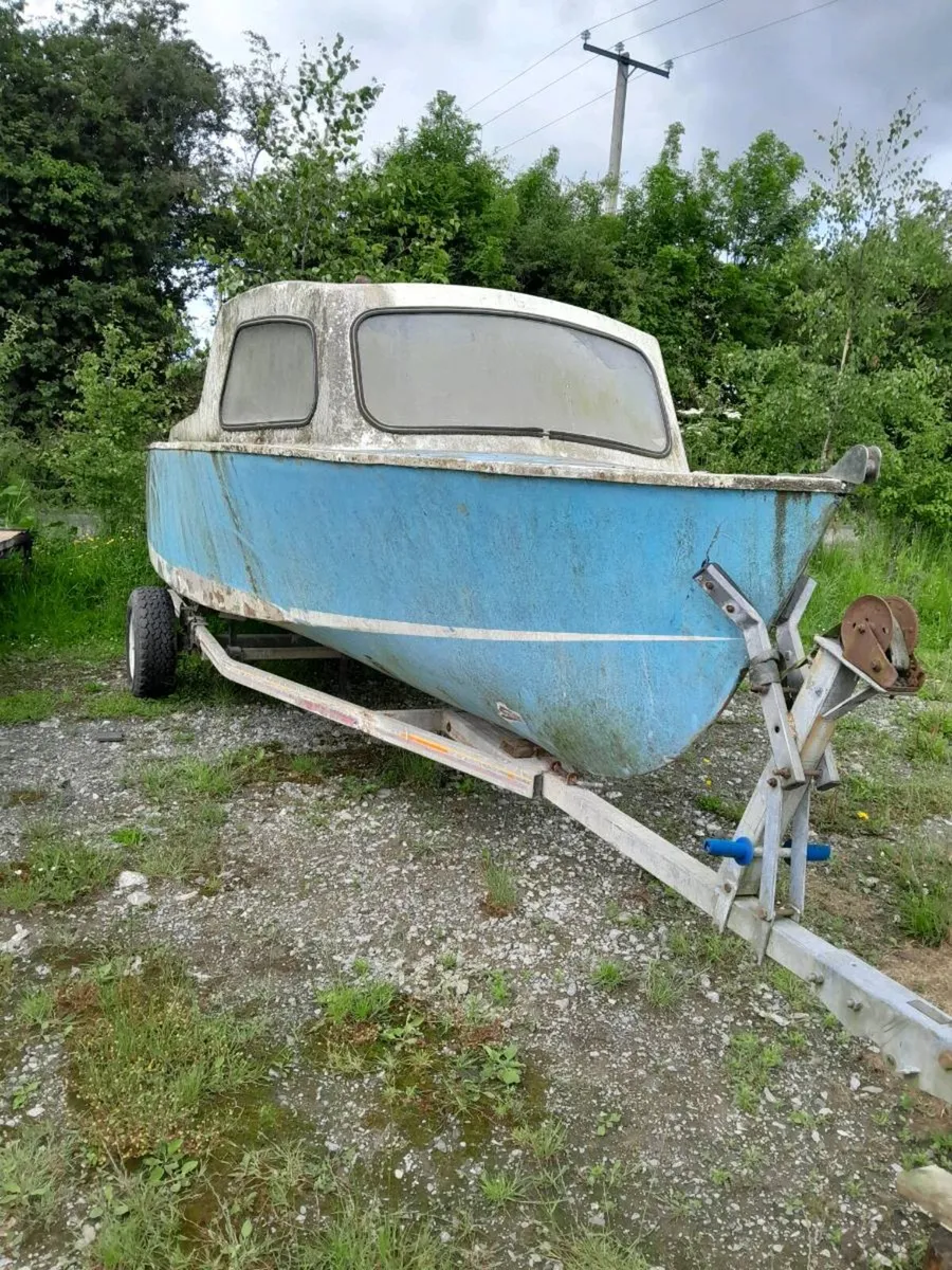 Fibreglass boat - Image 1