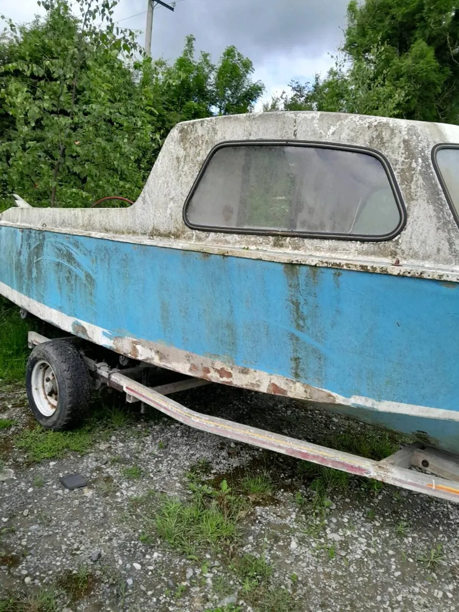 Fibreglass boat - Image 2