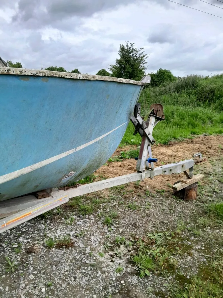 Fibreglass boat - Image 4