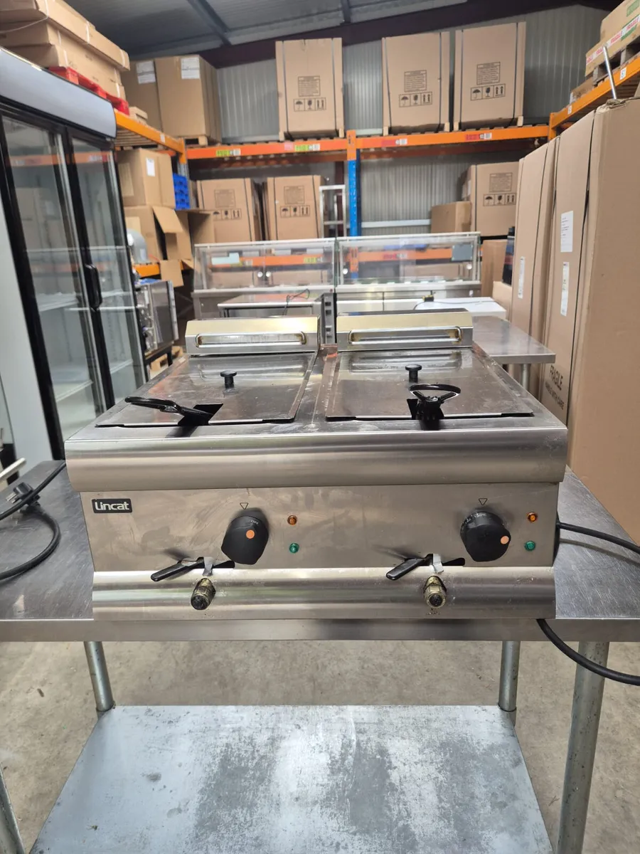 Used Lincat Tabletop Twin Fryer Electric - Image 2