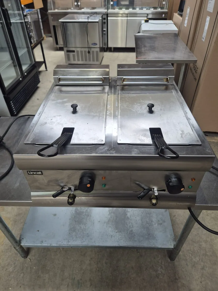 Used Lincat Tabletop Twin Fryer Electric - Image 1