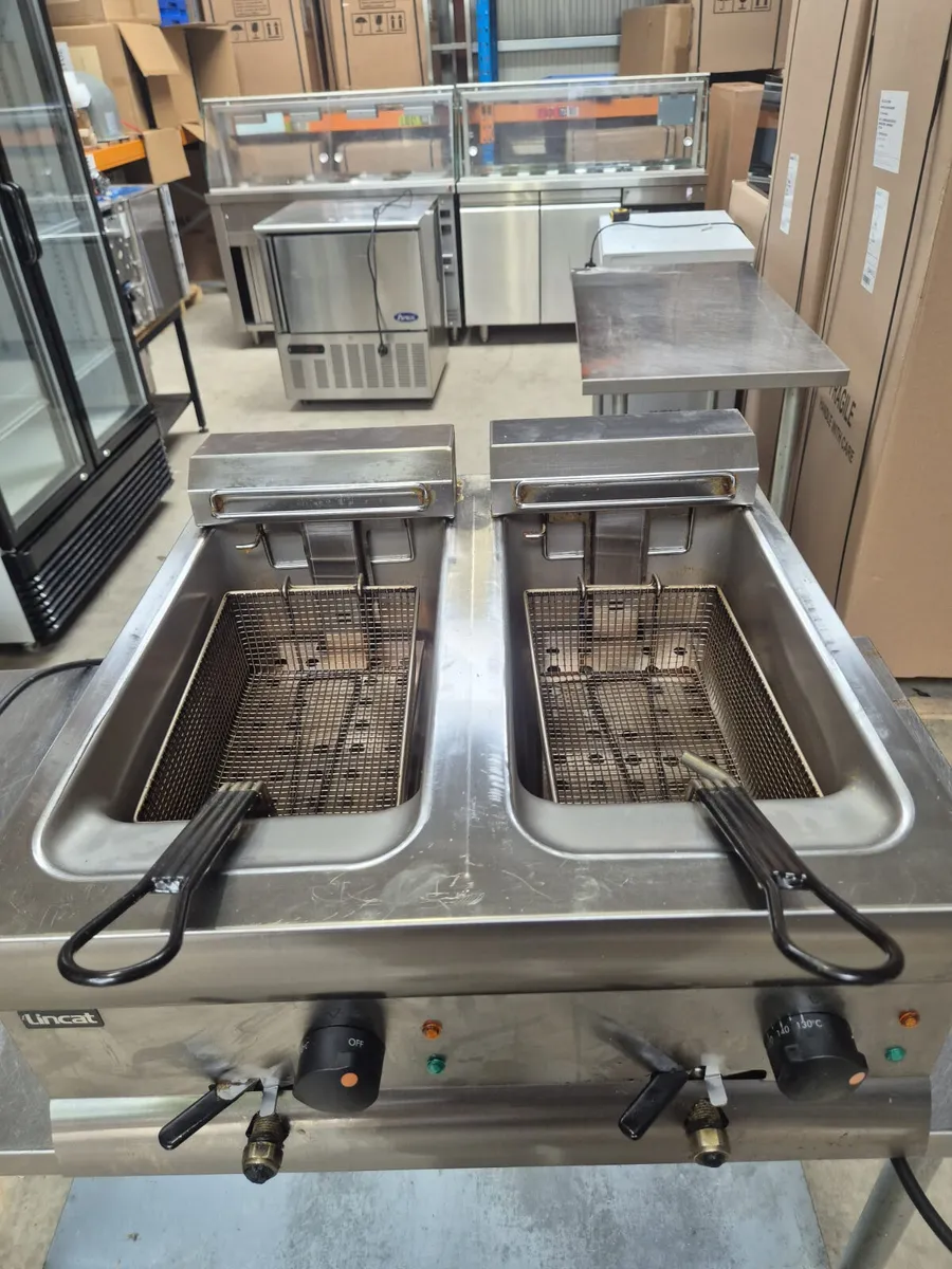 Used Lincat Tabletop Twin Fryer Electric - Image 3