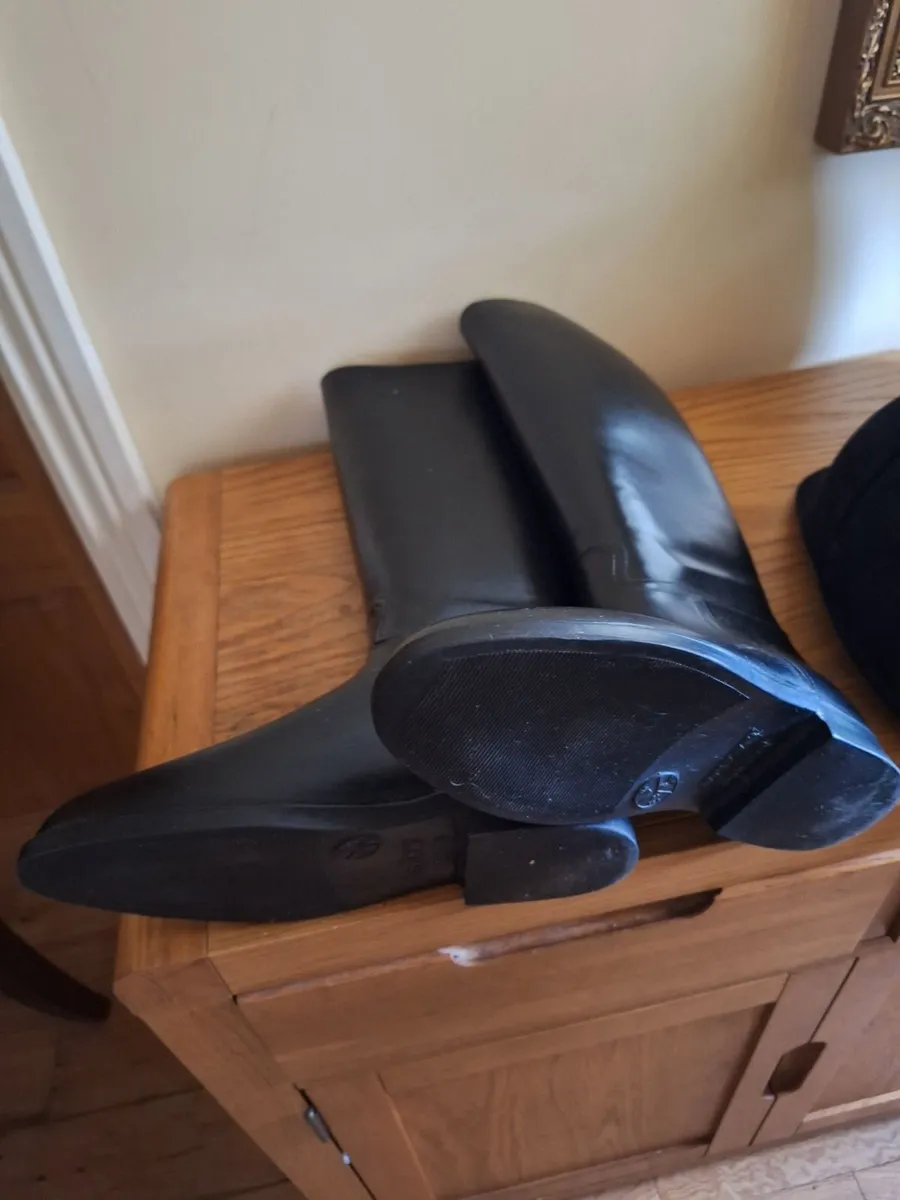 Horse Riding Boots & Hat - Image 3