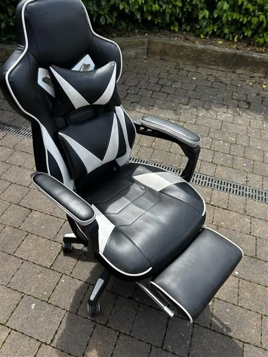 Gaming Chair - Image 1
