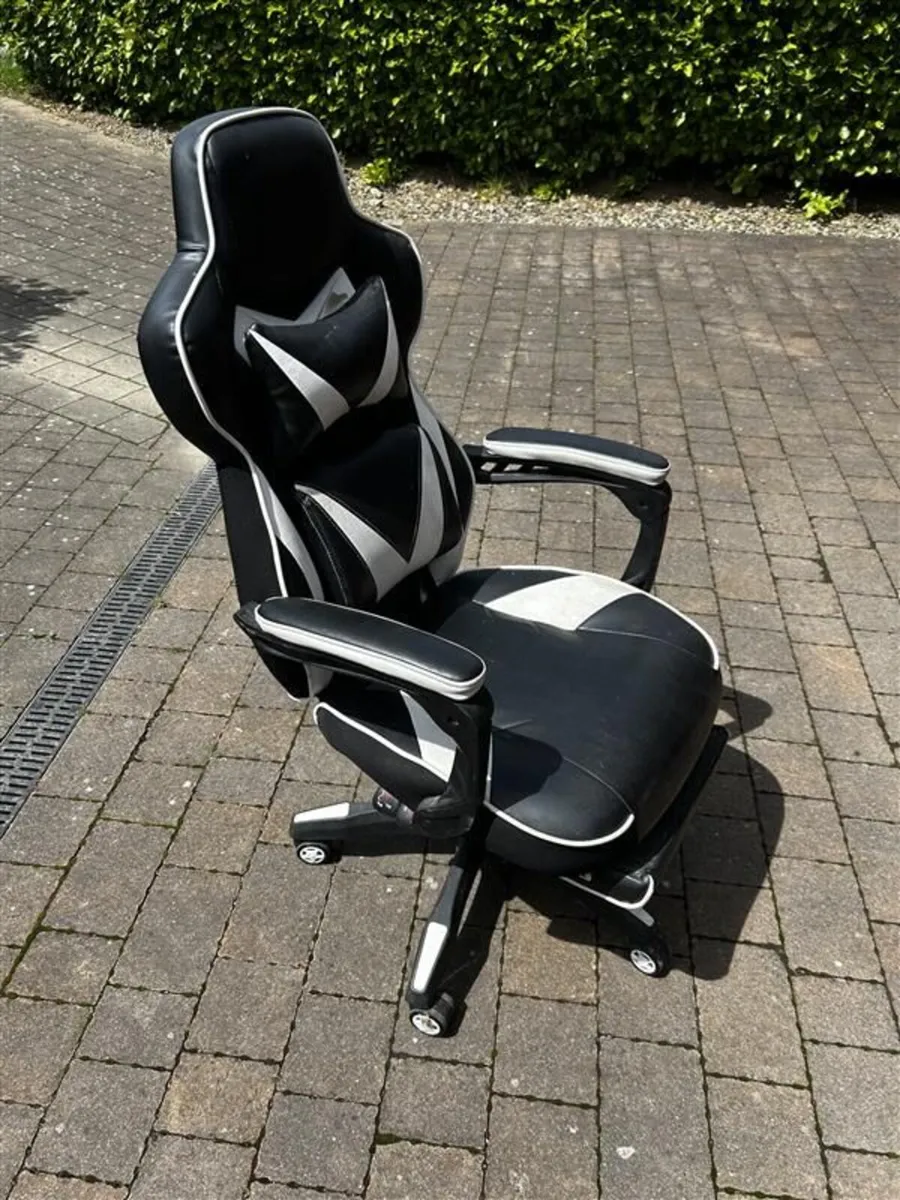 Gaming Chair - Image 2