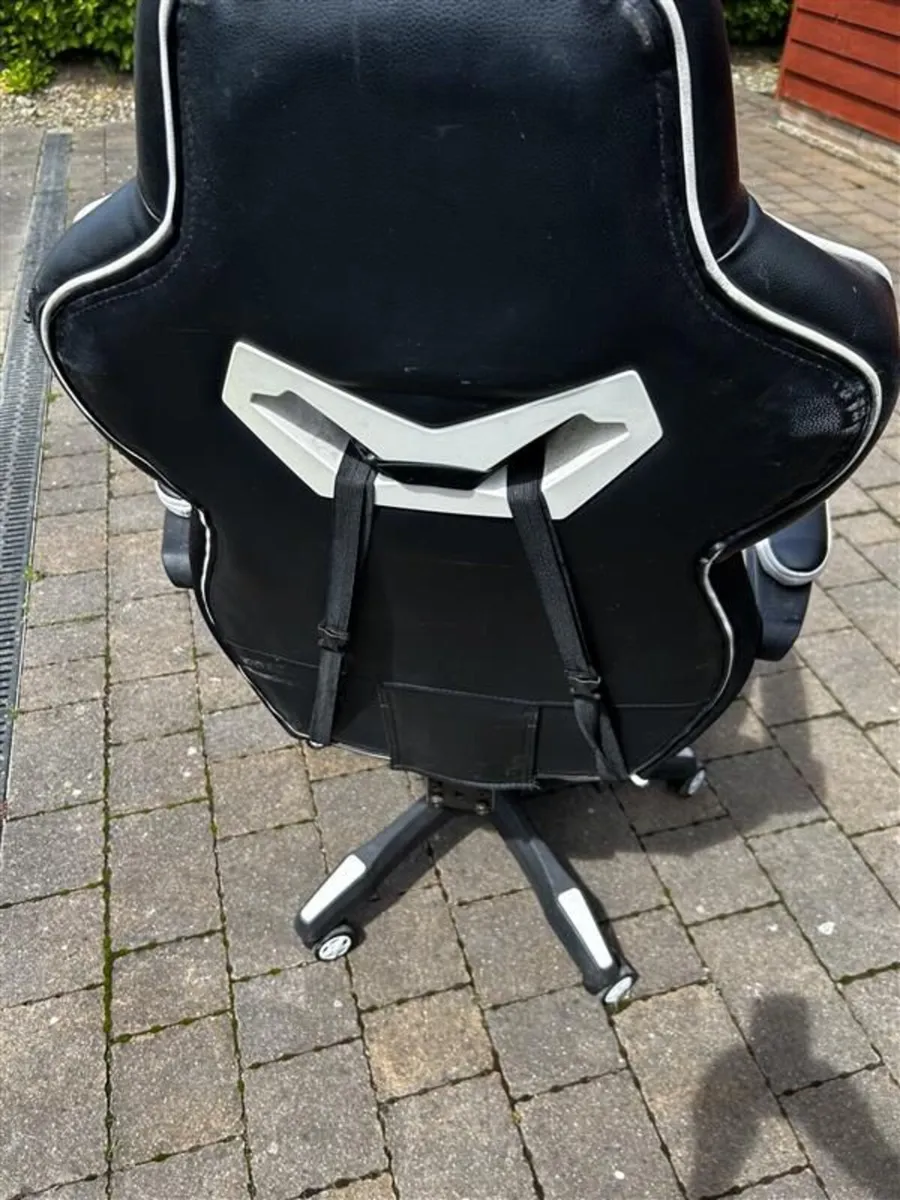 Gaming Chair - Image 4