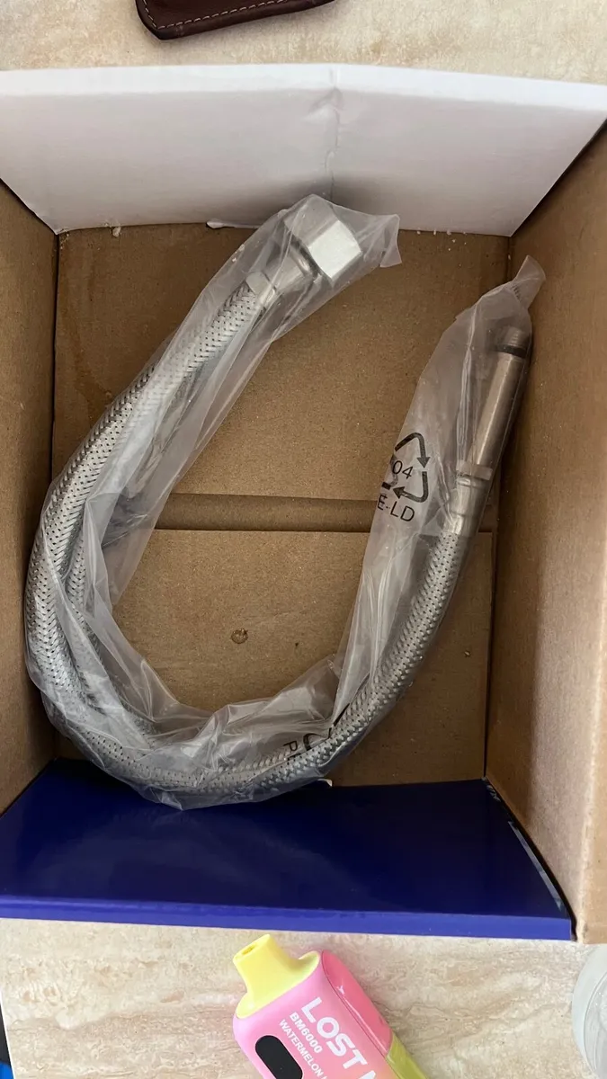 Basin mixer and bath filler - Image 2