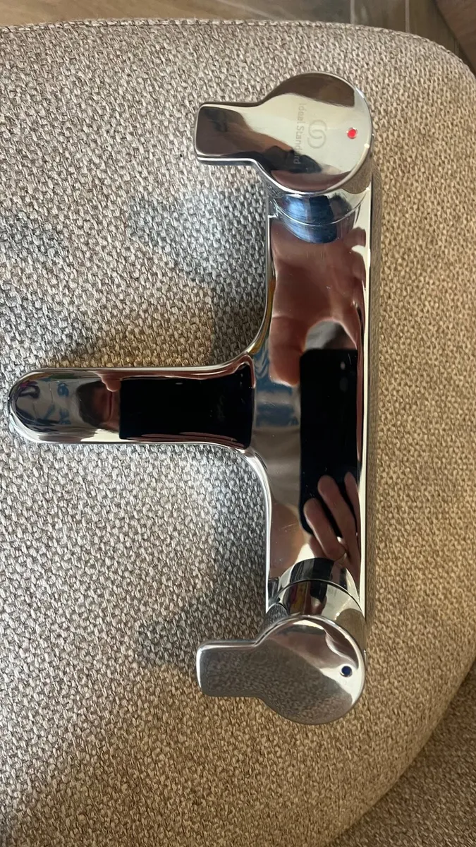 Basin mixer and bath filler - Image 3