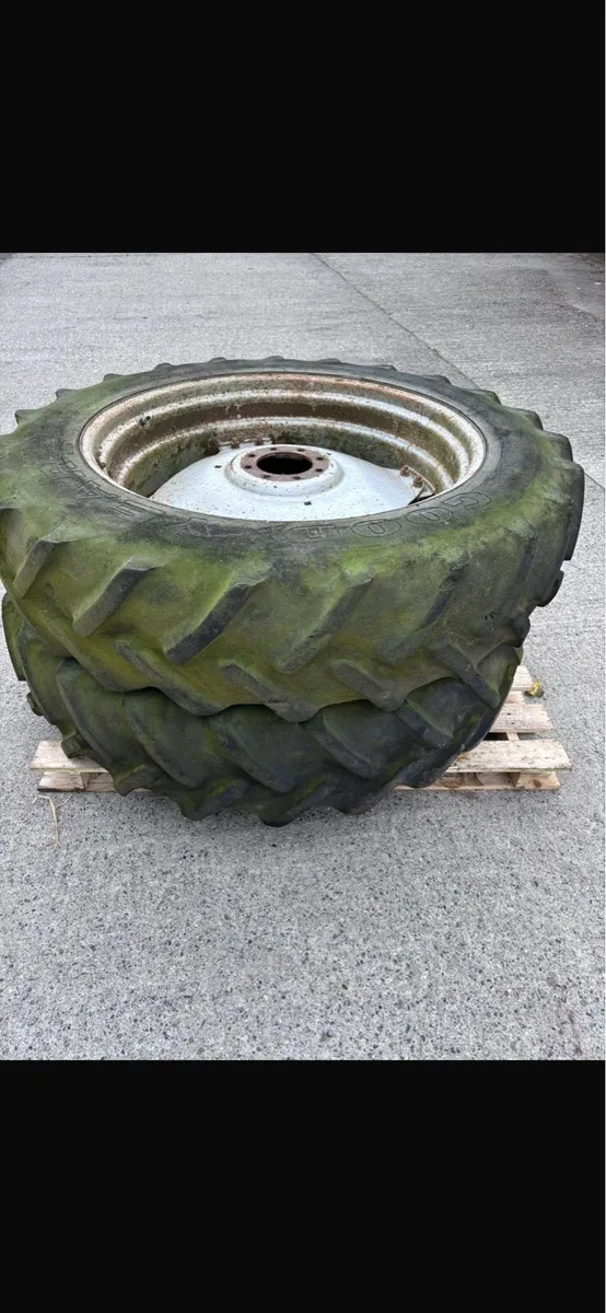 Tractor wheels & tyres - Image 1