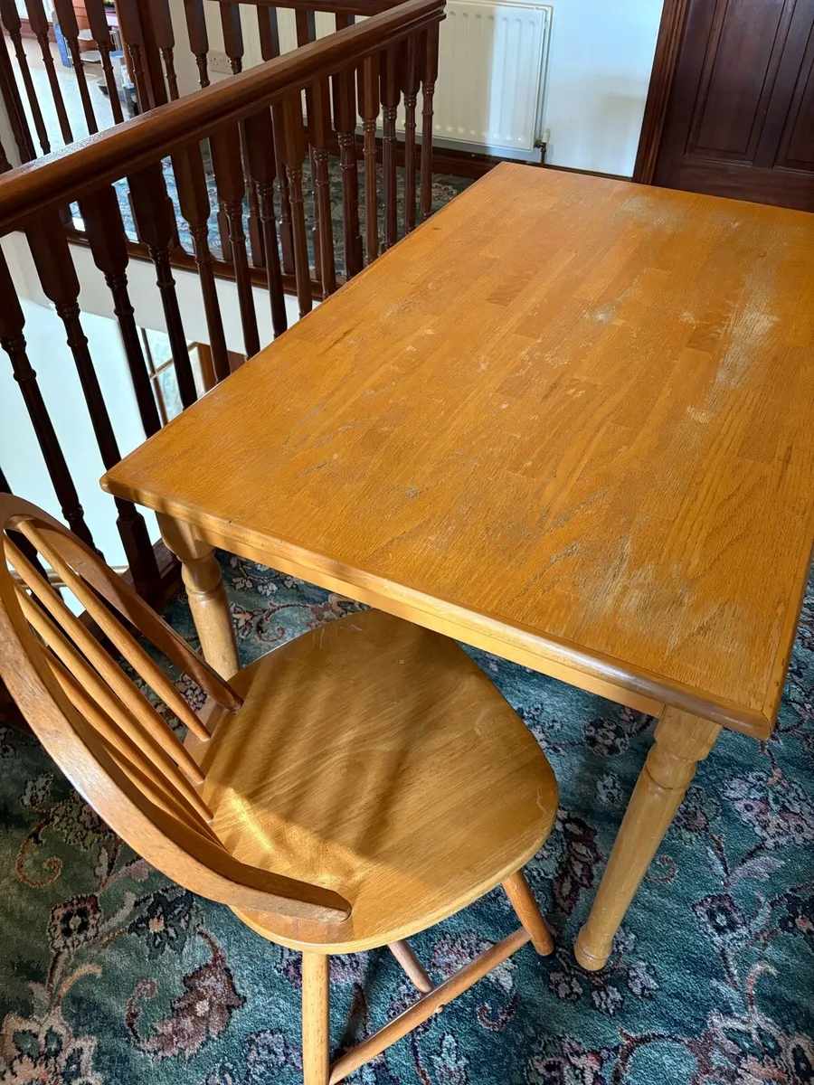 Kitchen table and chairs - Image 2
